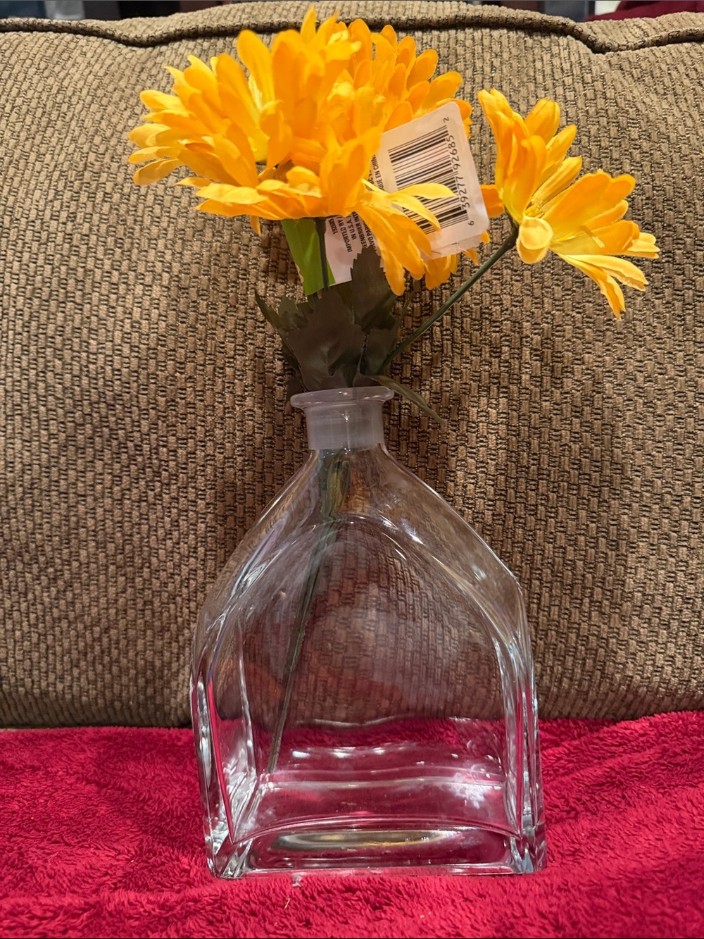 Unique Clear Glass Vase - Home Accents
With new Floral Garden Daises